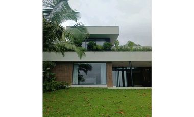 Casa con Estilo y Espectacular vista en Palmas Urbanización Exclusiva