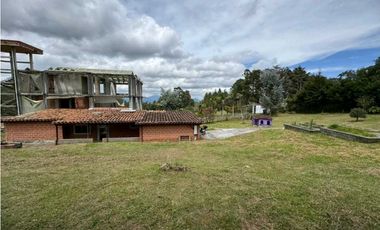 Lote con Casa Rústica en vereda el Plan Santa Elena