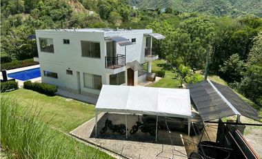 Casa con Piscina en Sopetran en Parcelacion en venta