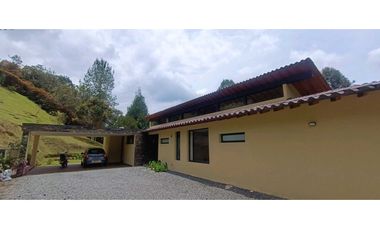 Casa en el Alto del Escobero en Parcelacion super campestre