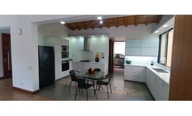 Casa en el Alto del Escobero en Parcelacion super campestre