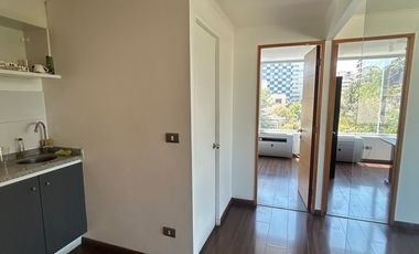 EXCELENTE OFICINA A PASOS METRO LOS LEONES