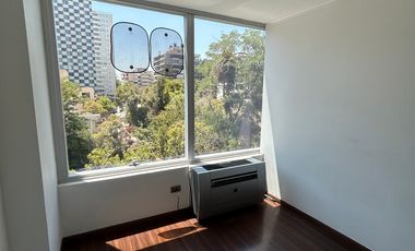 EXCELENTE OFICINA A PASOS METRO LOS LEONES