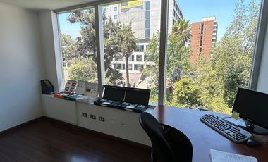 EXCELENTE OFICINA A PASOS METRO LOS LEONES