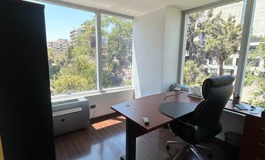 EXCELENTE OFICINA A PASOS METRO LOS LEONES