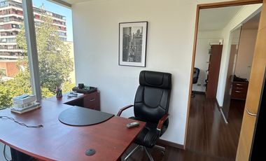 EXCELENTE OFICINA A PASOS METRO LOS LEONES