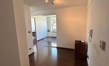 EXCELENTE OFICINA A PASOS METRO LOS LEONES