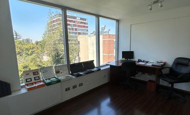 EXCELENTE OFICINA A PASOS METRO LOS LEONES