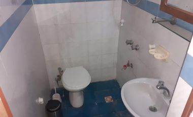 Casa mas departamento. En Block Oportunidad. La calle ex 230 al 1100