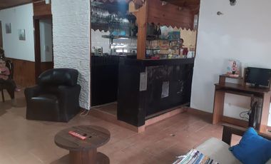 Casa mas departamento. En Block Oportunidad. La calle ex 230 al 1100
