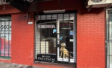 Local a metros de Av. Maipú en Olivos.