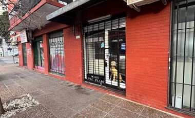 Local a metros de Av. Maipú en Olivos.