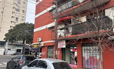 Local a metros de Av. Maipú en Olivos.