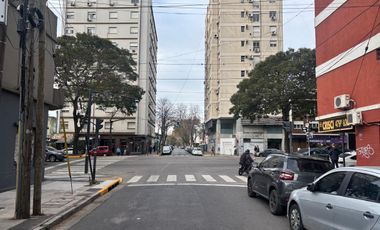 Local a metros de Av. Maipú en Olivos.