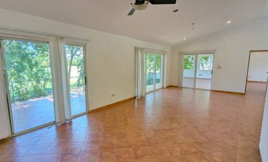 Bonita Casa en Venta en Club de Golf la Ceiba