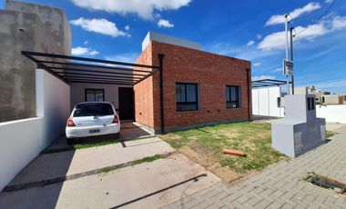 alquiler en Rincones de Manantiales, a estrenar 2 dormitorios, patio cochera