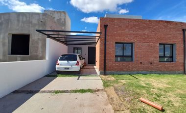 alquiler en Rincones de Manantiales, a estrenar 2 dormitorios, patio cochera