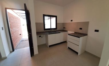 alquiler en Rincones de Manantiales, a estrenar 2 dormitorios, patio cochera