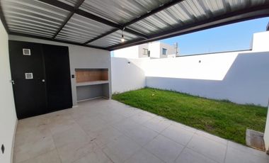 alquiler en Rincones de Manantiales, a estrenar 2 dormitorios, patio cochera