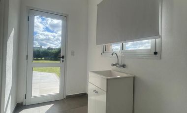 Venta / Alquiler amoblado Casa 5 ambientes en Santa Juana en Canning