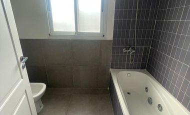 Venta / Alquiler amoblado Casa 5 ambientes en Santa Juana en Canning