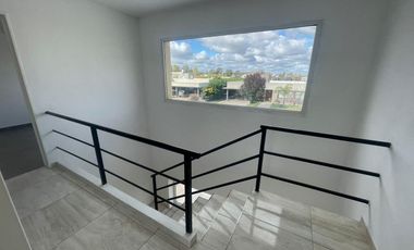 Venta / Alquiler amoblado Casa 5 ambientes en Santa Juana en Canning