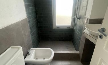 Venta / Alquiler amoblado Casa 5 ambientes en Santa Juana en Canning