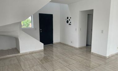 Venta / Alquiler amoblado Casa 5 ambientes en Santa Juana en Canning