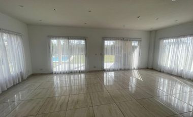 Venta / Alquiler amoblado Casa 5 ambientes en Santa Juana en Canning
