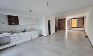 VENTA DÚPLEX 4 AMBIENTES EN VILLA ADELINA