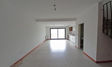 VENTA DÚPLEX 4 AMBIENTES EN VILLA ADELINA