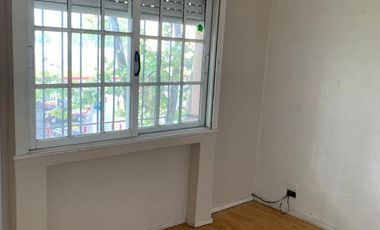 Ph 4 ambientes, 3 dormitorios (suite) quincho con parrilla, terraza. Exc. ubicación.