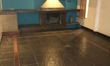 Ph 4 ambientes, 3 dormitorios (suite) quincho con parrilla, terraza. Exc. ubicación.