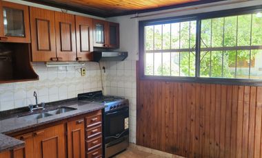 CASA DE 3 AMBIENTES CON DEPTO DE 2 AMBIENTES AL FONDO CON ENTRADA INDEPENDIENTE