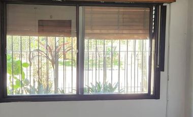 CASA DE 3 AMBIENTES CON DEPTO DE 2 AMBIENTES AL FONDO CON ENTRADA INDEPENDIENTE