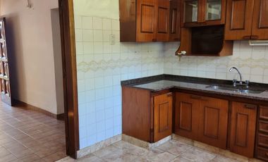 CASA DE 3 AMBIENTES CON DEPTO DE 2 AMBIENTES AL FONDO CON ENTRADA INDEPENDIENTE