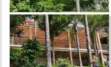 HERMOSA  CASA DE CAMPO RODEADA DE ARBOLES