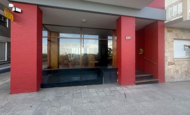 Dpto 2 amb. con vista lateral al mar. MIRAMAR