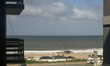 Dpto 2 amb. con vista lateral al mar. MIRAMAR