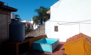 Venta de Casa 5 Amb. S/Lote 8.66x22m². en Ramos Mejia - Buen Estado Con patio y Quincho