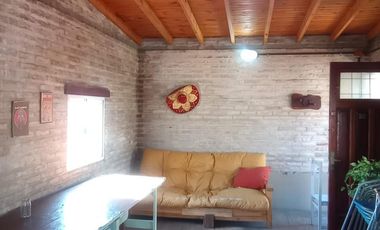 Venta de Casa 5 Amb. S/Lote 8.66x22m². en Ramos Mejia - Buen Estado Con patio y Quincho