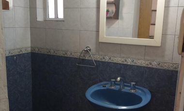 Venta de Casa 5 Amb. S/Lote 8.66x22m². en Ramos Mejia - Buen Estado Con patio y Quincho