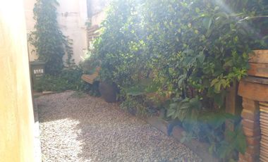 Venta de Casa 5 Amb. S/Lote 8.66x22m². en Ramos Mejia - Buen Estado Con patio y Quincho