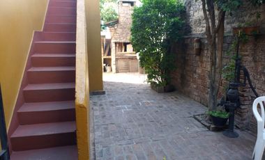 Venta de Casa 5 Amb. S/Lote 8.66x22m². en Ramos Mejia - Buen Estado Con patio y Quincho