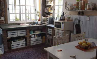 Venta de Casa 5 Amb. S/Lote 8.66x22m². en Ramos Mejia - Buen Estado Con patio y Quincho