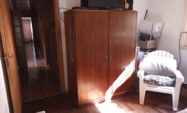 Venta de Casa 5 Amb. S/Lote 8.66x22m². en Ramos Mejia - Buen Estado Con patio y Quincho