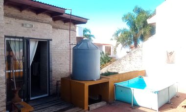 Venta de Casa 5 Amb. S/Lote 8.66x22m². en Ramos Mejia - Buen Estado Con patio y Quincho