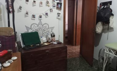 Venta de Casa 5 Amb. S/Lote 8.66x22m². en Ramos Mejia - Buen Estado Con patio y Quincho