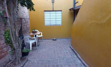 Venta de Casa 5 Amb. S/Lote 8.66x22m². en Ramos Mejia - Buen Estado Con patio y Quincho