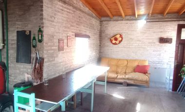 Venta de Casa 5 Amb. S/Lote 8.66x22m². en Ramos Mejia - Buen Estado Con patio y Quincho